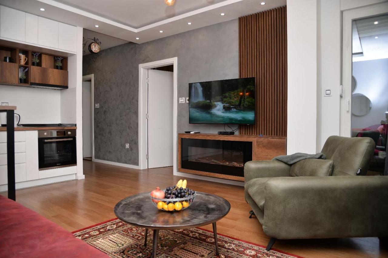 נובי סאד Mirror Apartment With Private Parking מראה חיצוני תמונה