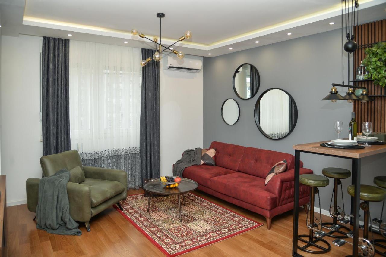 נובי סאד Mirror Apartment With Private Parking מראה חיצוני תמונה